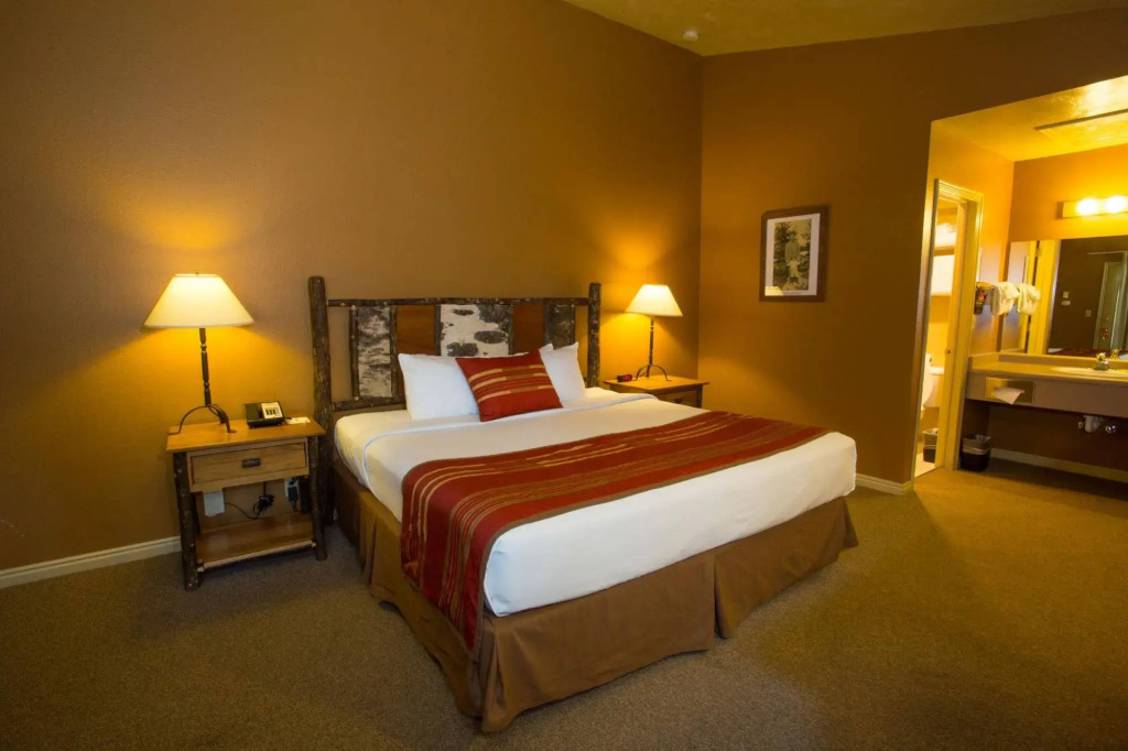 Headwaters Lodge & Cabins at Flagg Ranch