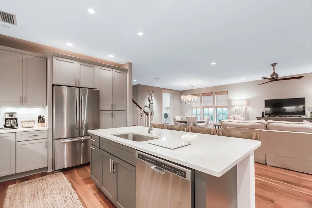 Cypress - 2 Masters, Golf Cart & Amenities 4 Bedroom Home