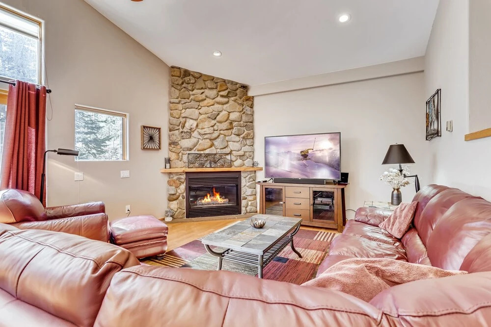 New Listing! 2-unit Getaway W/ Heated Garages 6 Bedroom Duplex