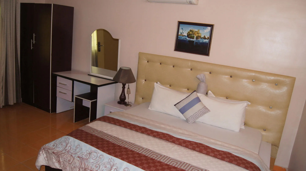 Royalview Hotel And Suites