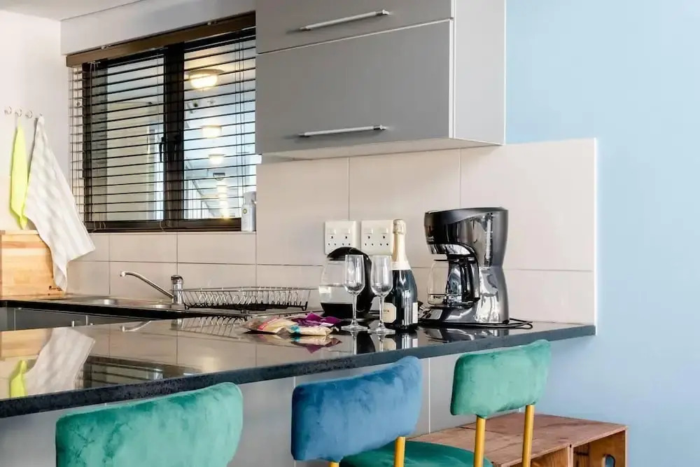 3-bed, Sleeps 6, Free Parking