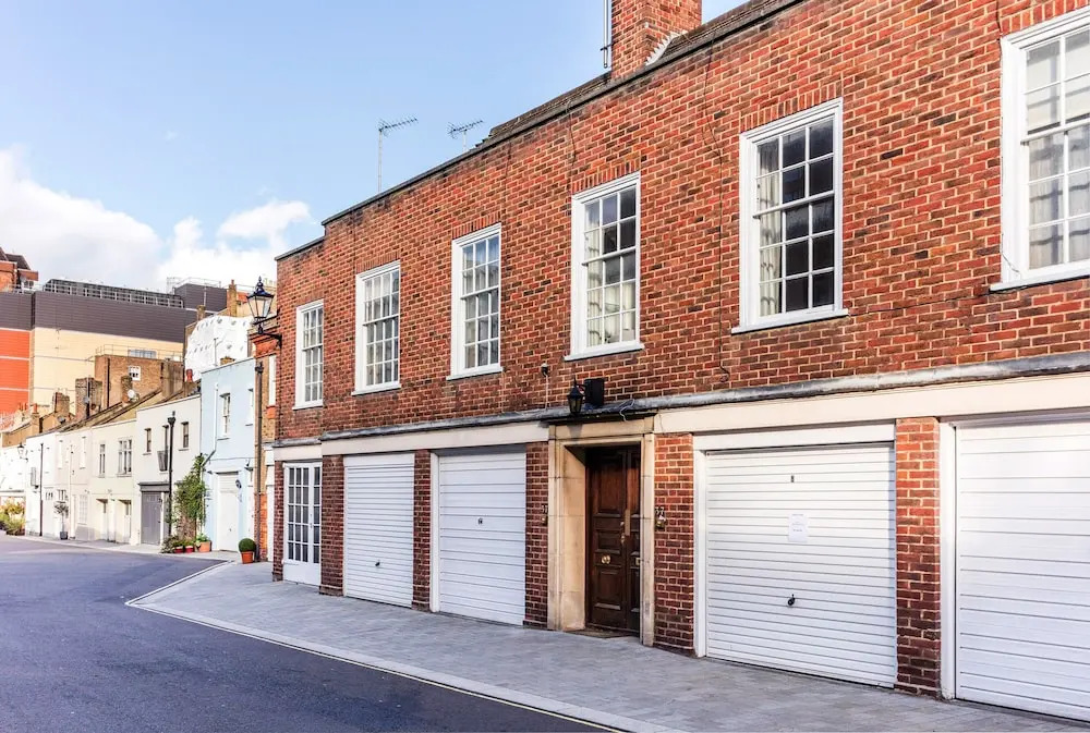 Traditional 2 bedroom flat