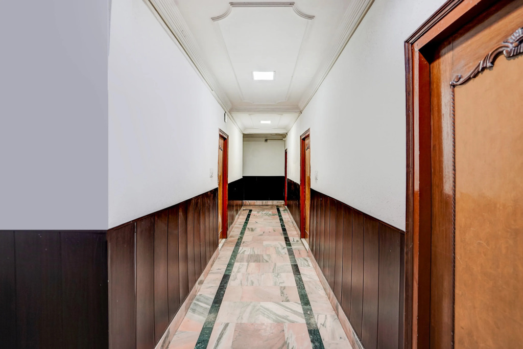 Super Hotel O Hussainganj Near Vidhansabha