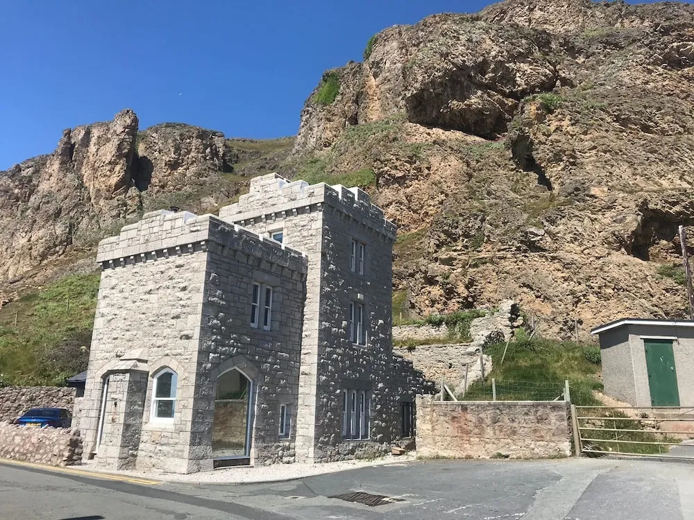 Tollgate house