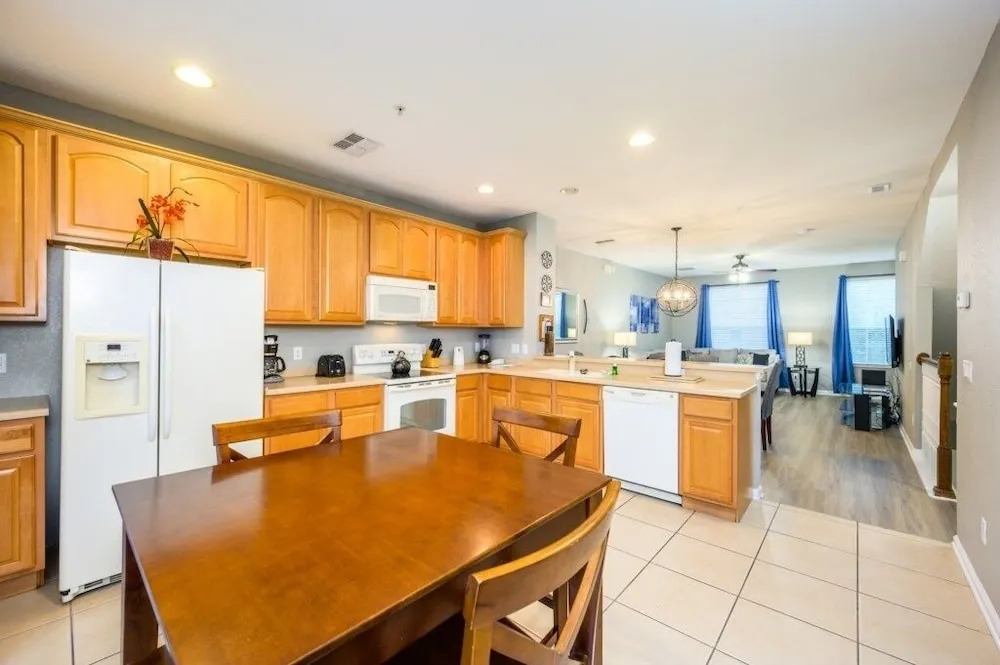 NEW 3 Bedroom Townhome [cdc Compliant] l 4008 Home