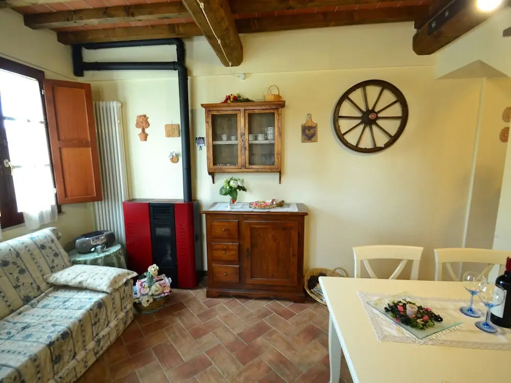 Delightful Holiday Home With Garden, Pool, Heating, Parking