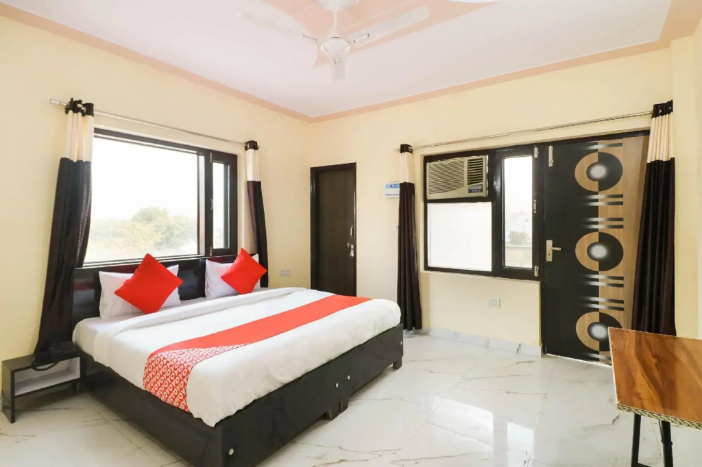 Akash Guest House by OYO Rooms