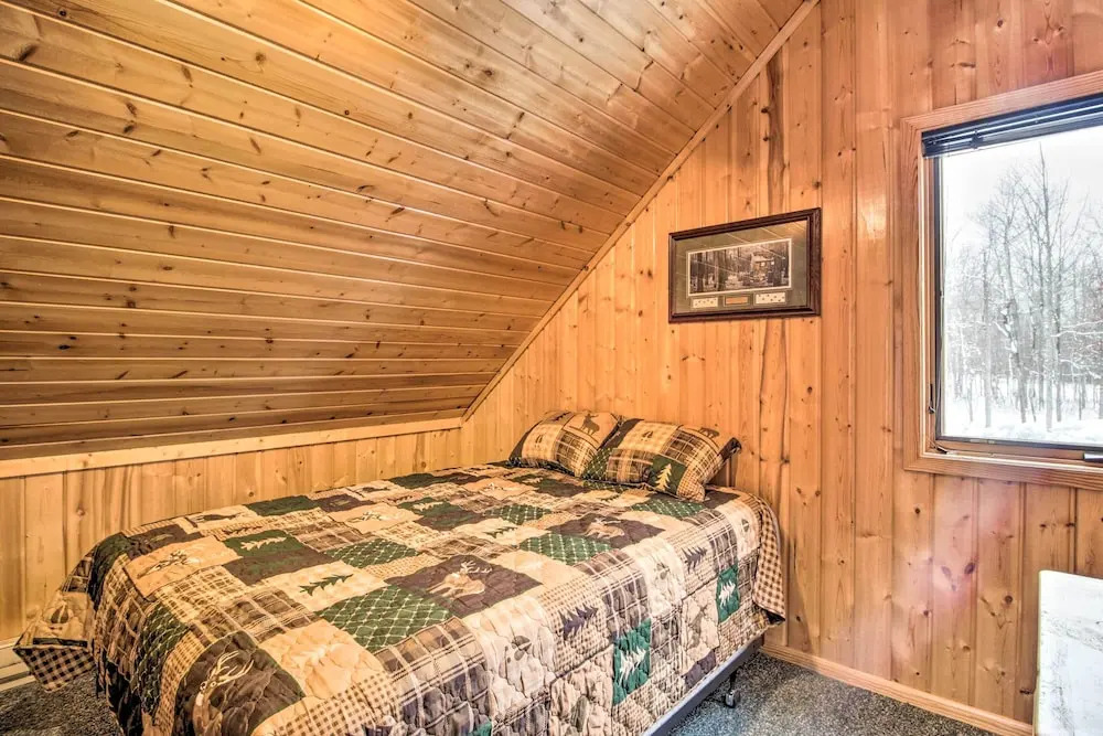 Cabin w/ Fireplace < 1 Mile to Lakes + Golf