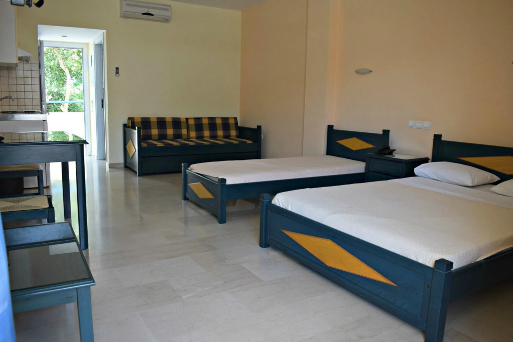 Adonis Hotel