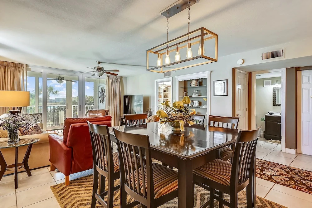 DP 202C Recently renovated 2 bedroom condo near Destin Harbor and amazing views by RedAwning