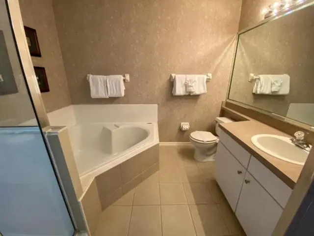 2456SAB - 2-story golf front condo!