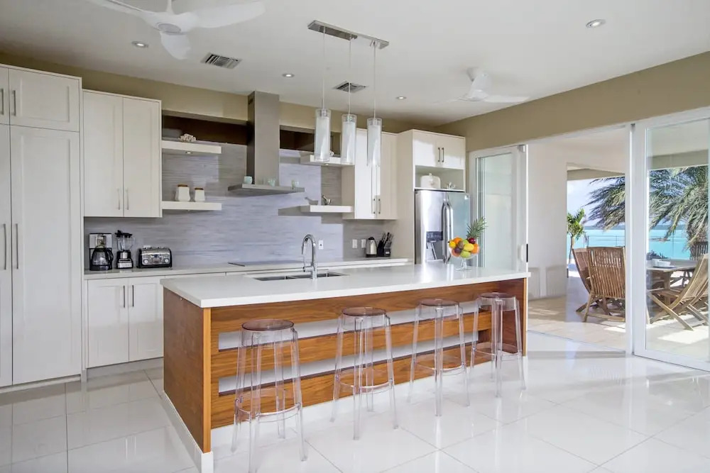5 BR Waterfront Villa On Chalk Sound Blue Water