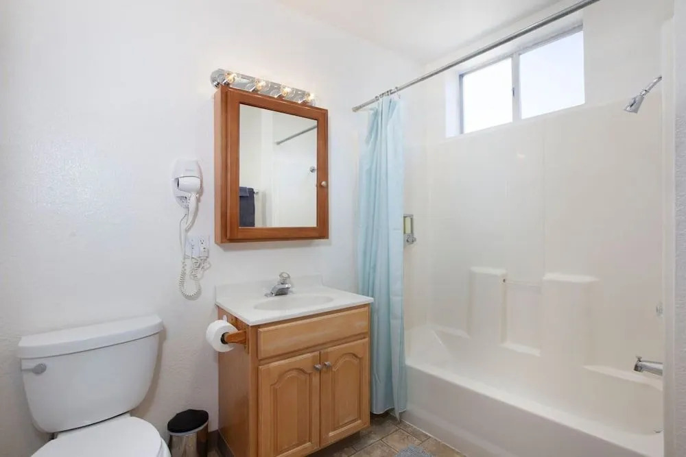 Convenient 2 bedroom, walk to Bart, 10 min to Berkeley