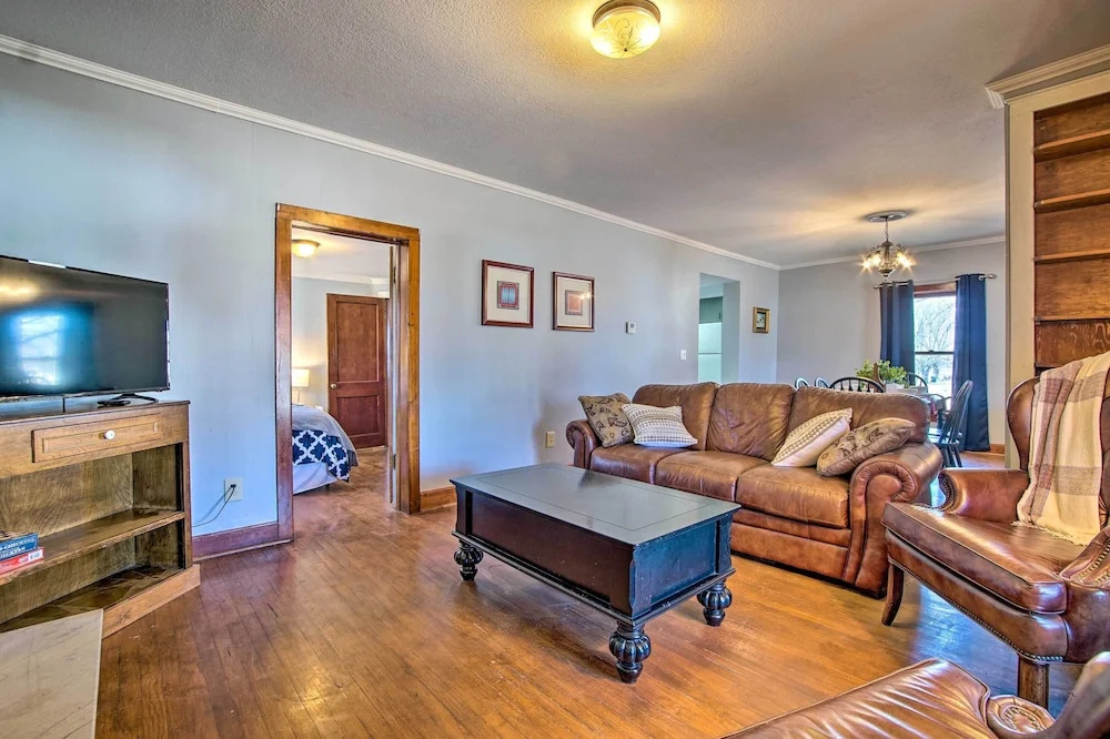 Quiet Family Home - 12 Miles to Pomona State Park!