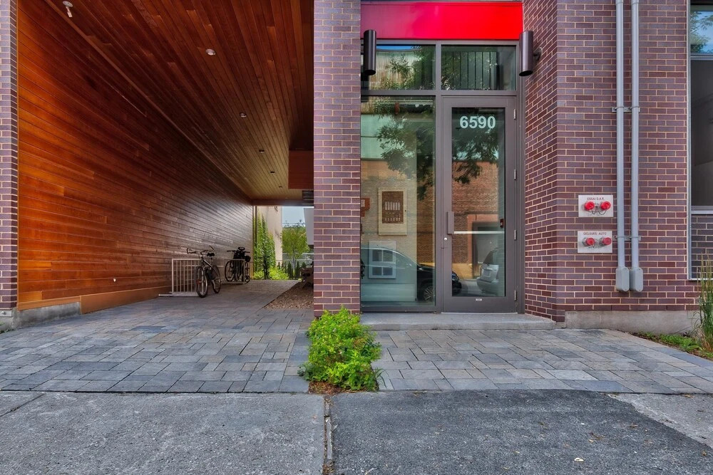 Modern 2BR Condo in Montrea by Namastay