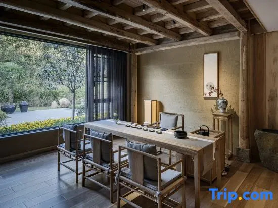Wuyishan Six Shang · Waterfront Mountains and Beautiful Stays