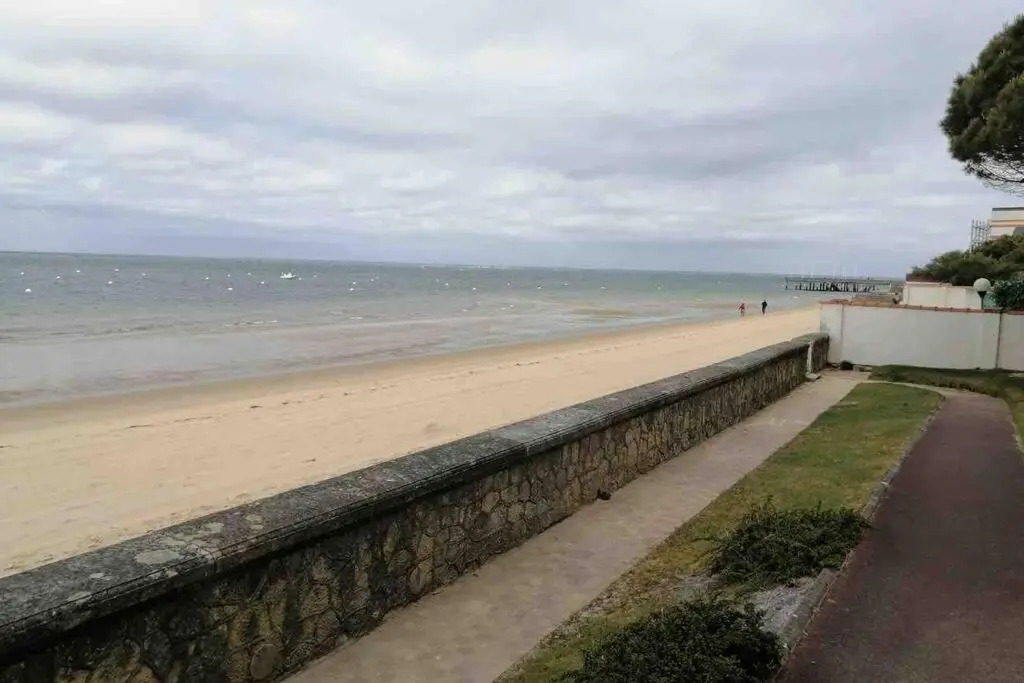 1er ligne pied dans l'eau plage option parking