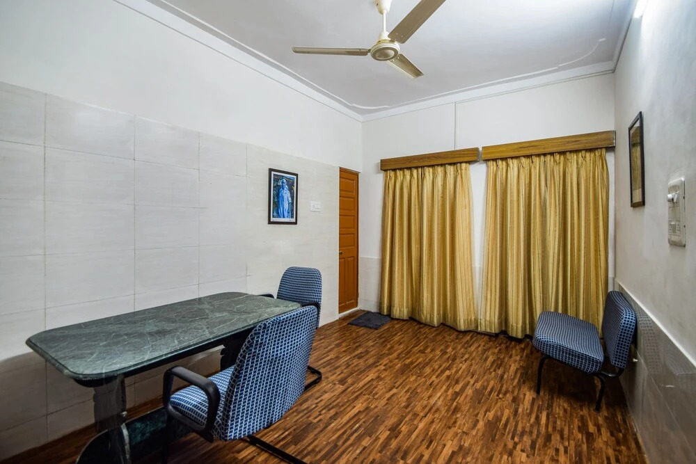 OYO Home 11874 Cozy 3BHK Goverdhan Villas