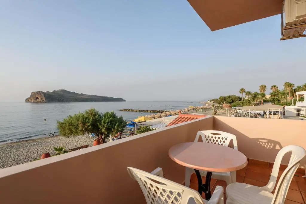 Apartment4 50 metres from THE Sea 'NEW LISTING'