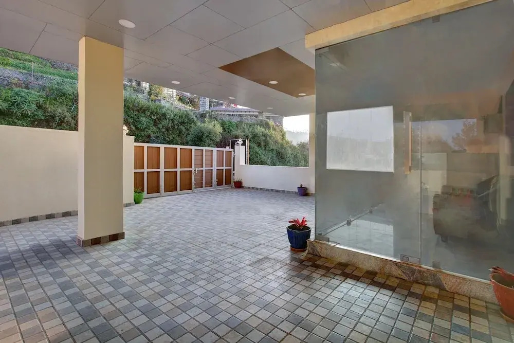 Oyo 27753 Kasa Luxury Inn