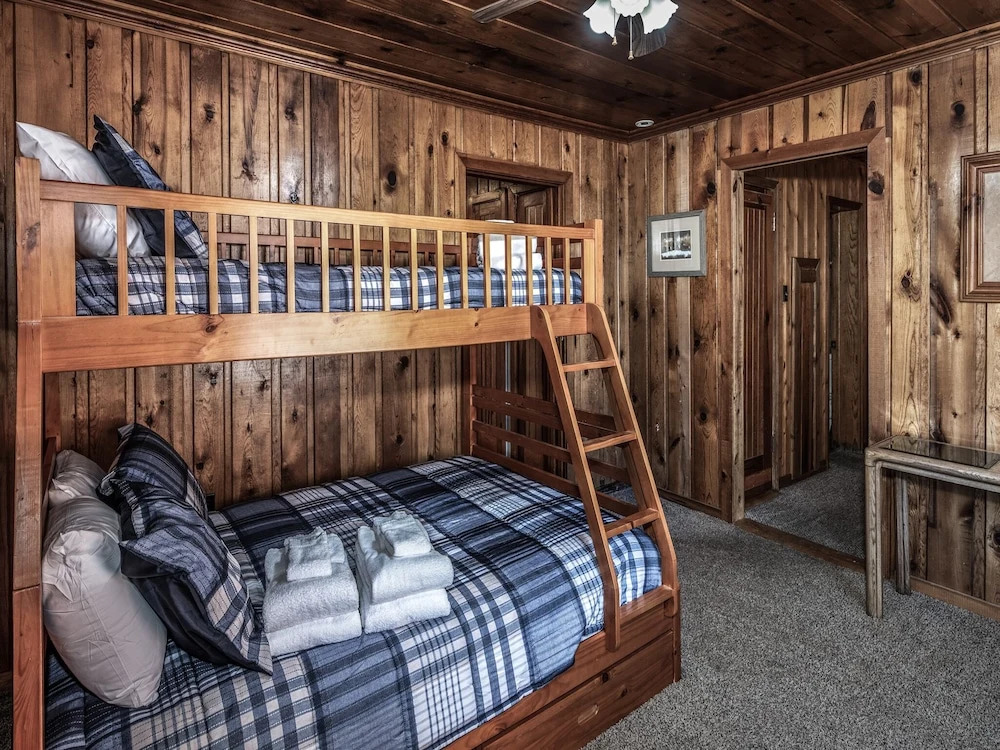 413apvillage23avncb - Alpine Cabin