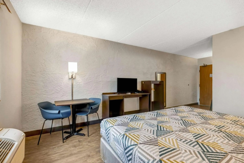 Motel 6-Elk Grove Village, IL - OHare