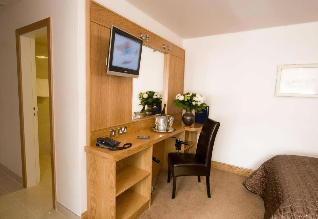 Blooms Hotel