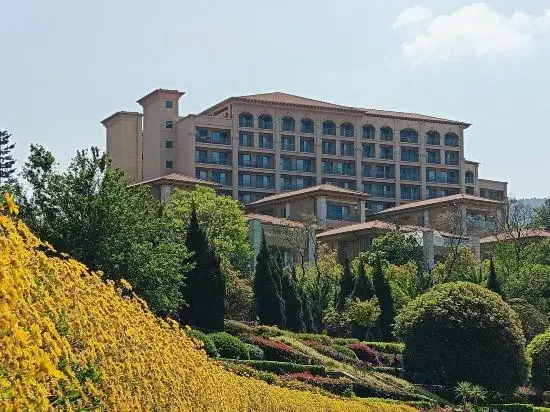 Fuxian Lake Xisu Hotel