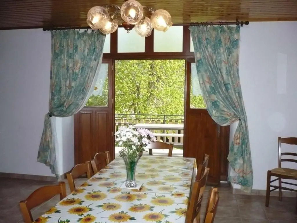 Gîte de charme pour 11 pers. avec animaux admis et poêle à bois, Livradois-Forez - FR-1-496-148