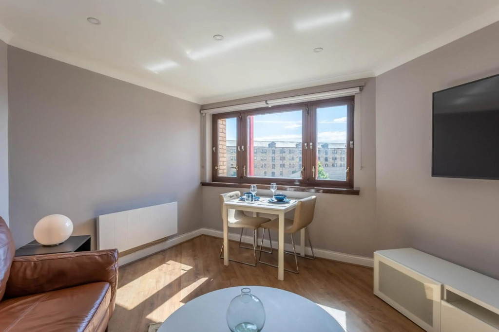 Stunning 1 Bed Merchant City Apartment with Parking