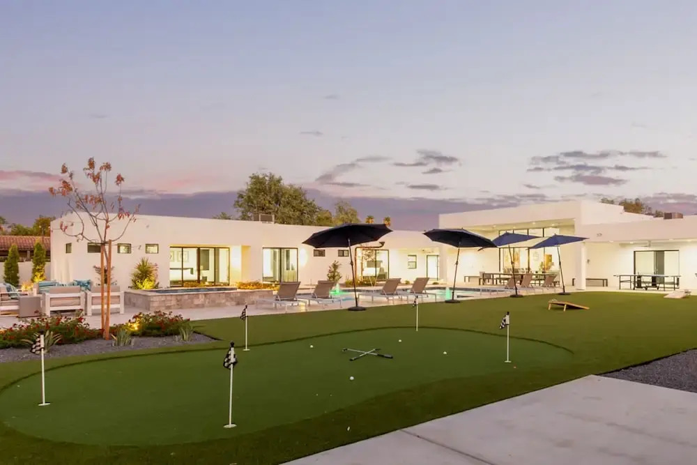 Luxe - Modern Mansion - Private Resort