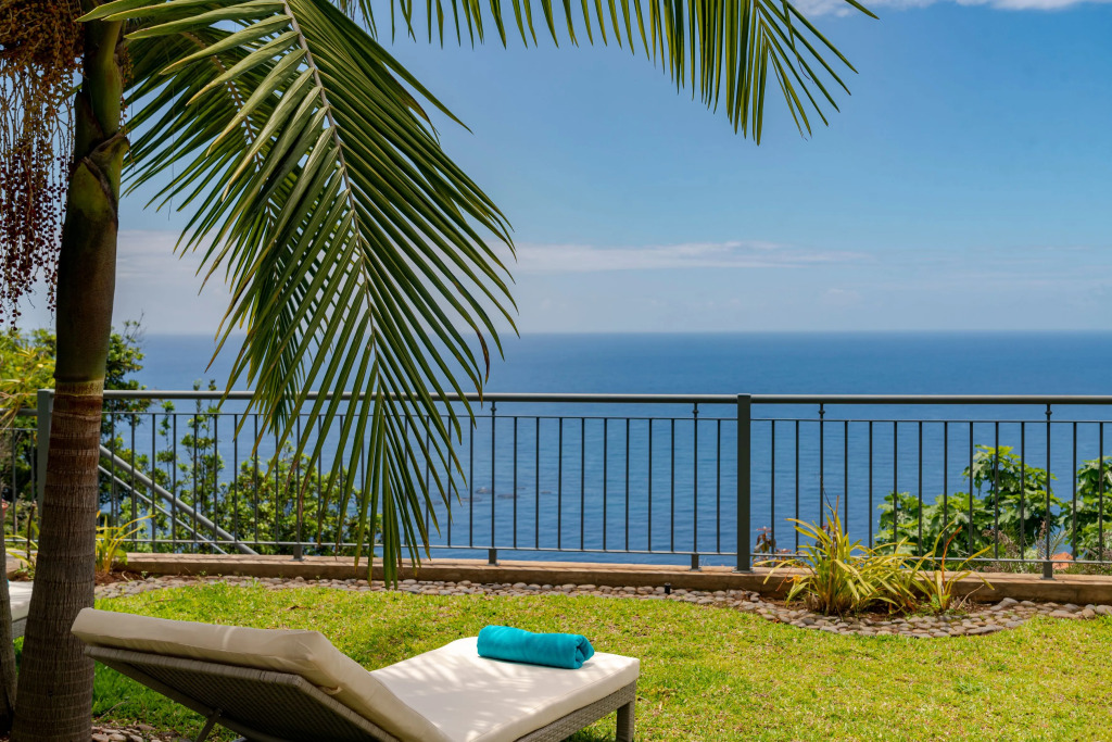 Great 3 bedroom villa with garden in Calheta, stunning views | Casa Amaro Sol