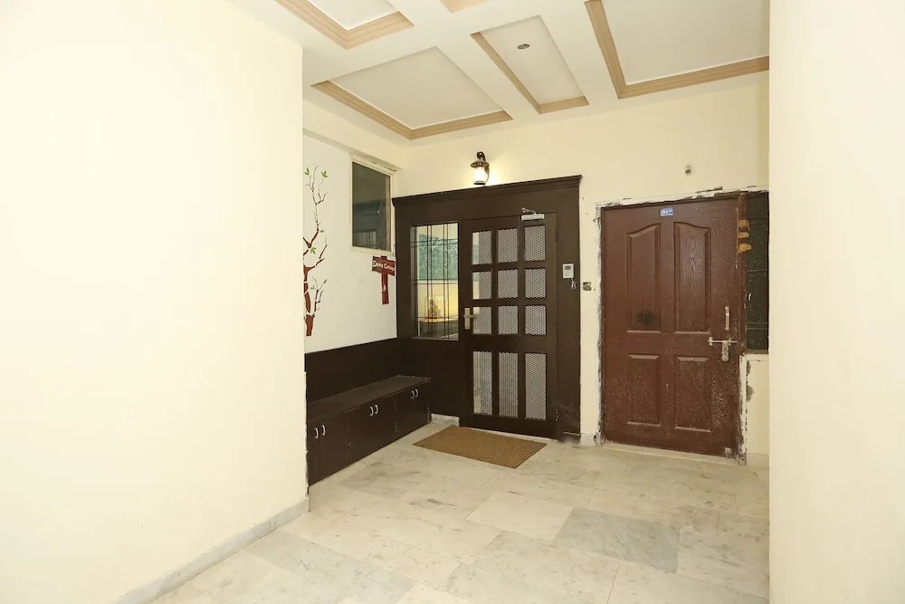 OYO 9775 Home Modern 4BHK Celebration mall