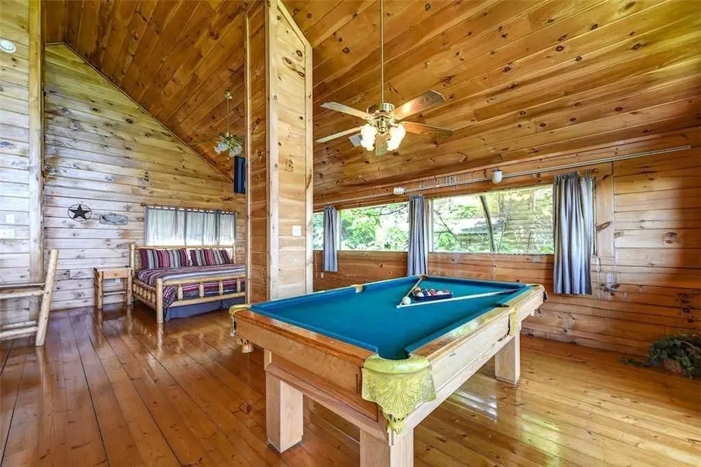 Solid Gold 1 Bedroom Home with Hot Tub