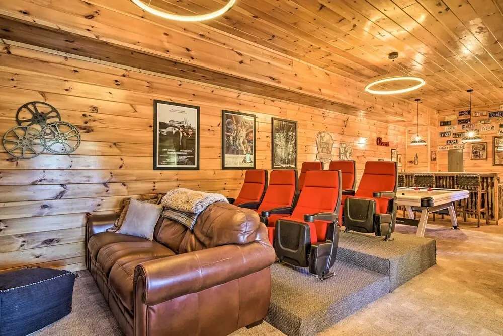 Pigeon Forge Cabin w/ Amazing Mountain Views!