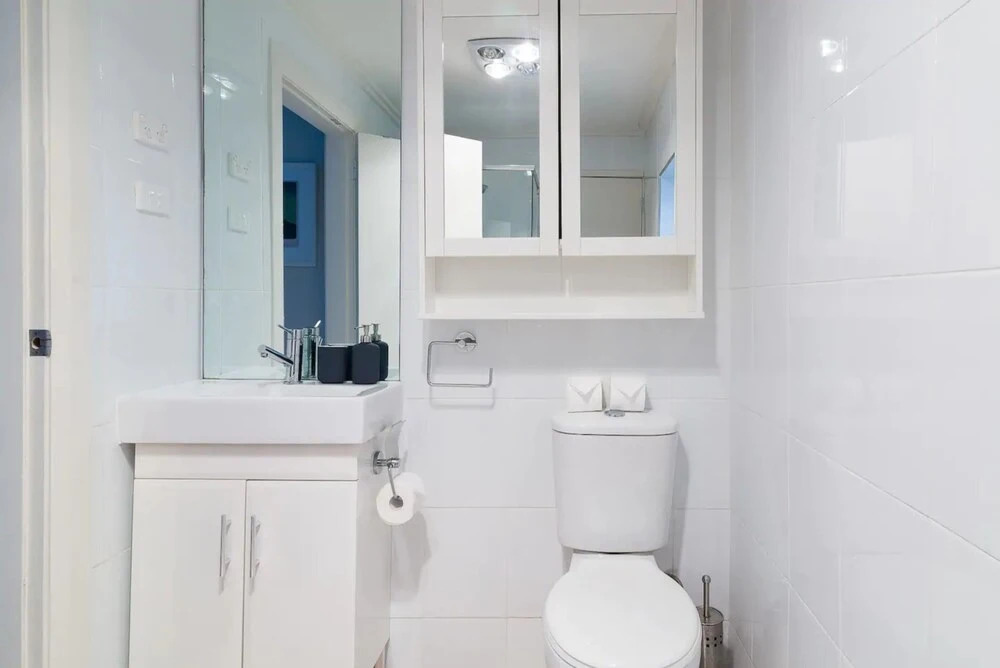 Sleek Contemporary Bondi Beachside Apartment