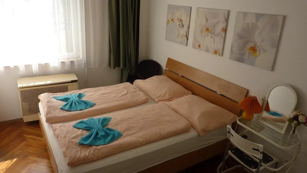 Plaza Rooms