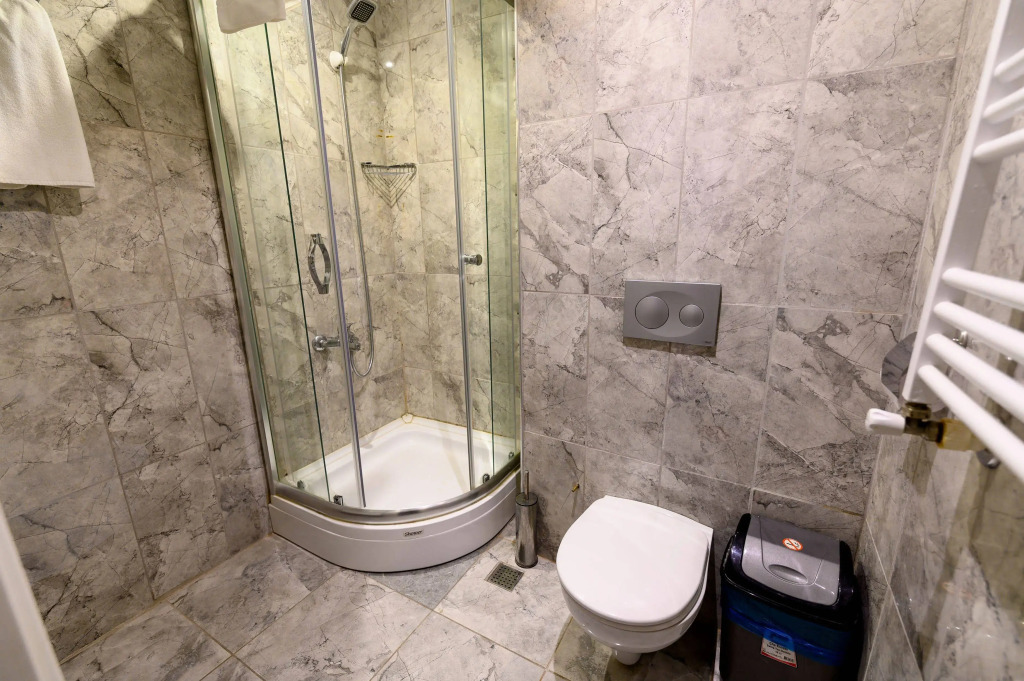 Global Suites Hotel