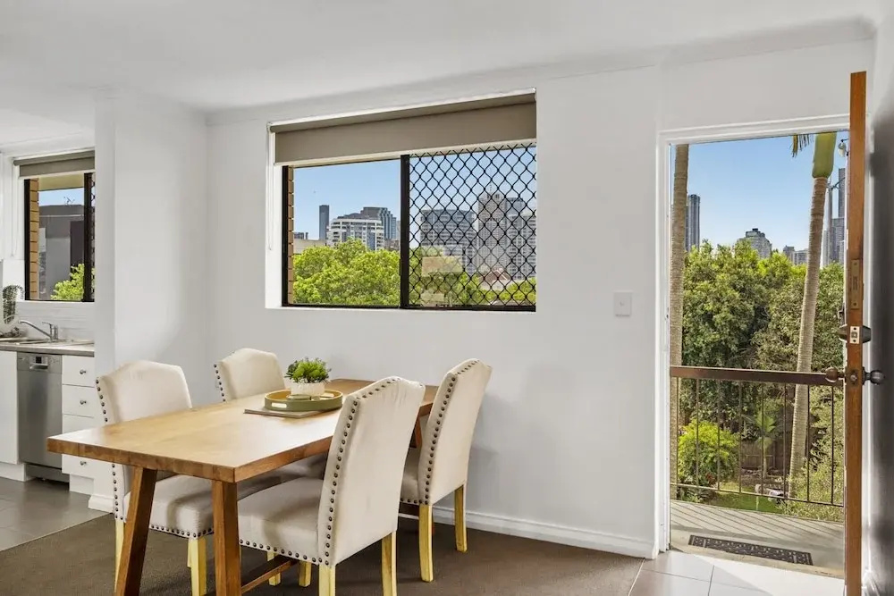 Bright 2-bed Apartment in Leafy New Farm