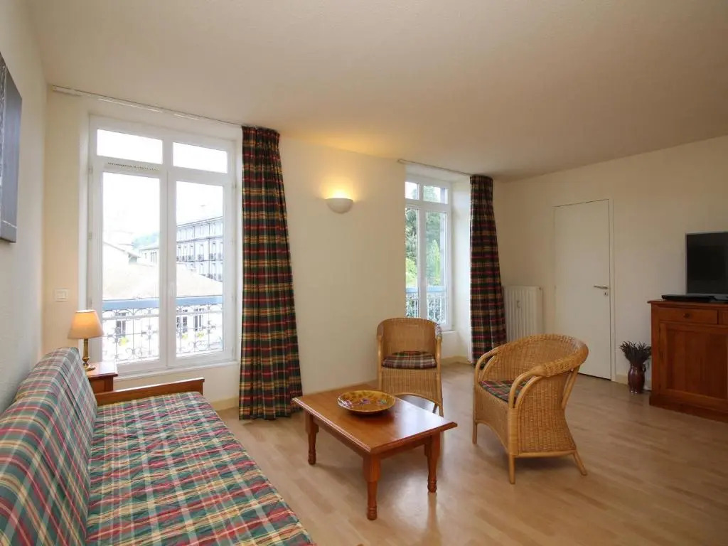 Appartement La Bourboule, 2 pièces, 5 personnes - FR-1-608-56