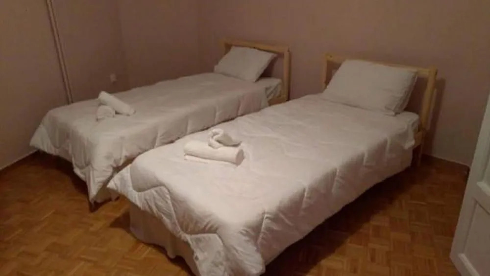Spacious Apartment in Vironas