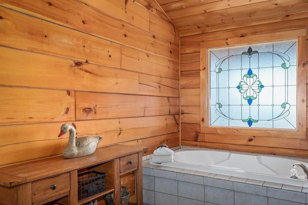 A Wolf's Den - 4 Br Cabin