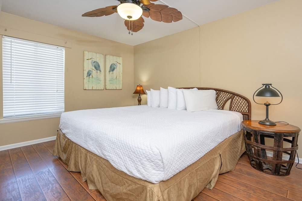 Breakers 43 2 Bedroom Condo