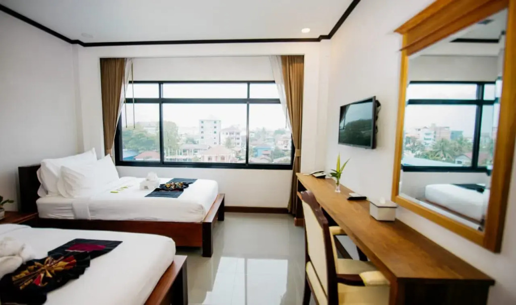 Sisombat Plaza Hotel