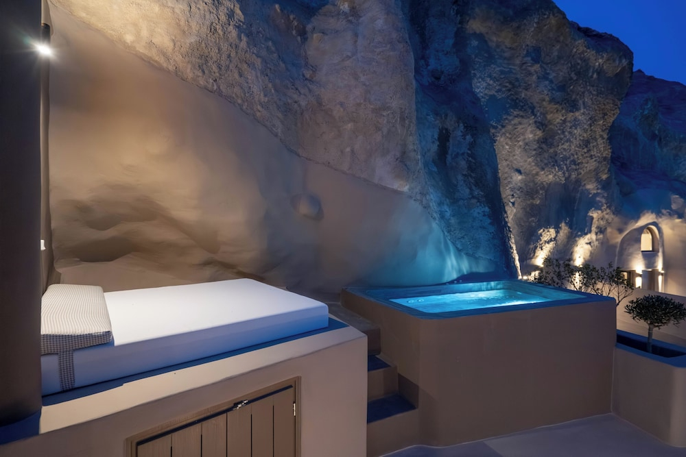 Litheos Santorini Luxury Cave Suites