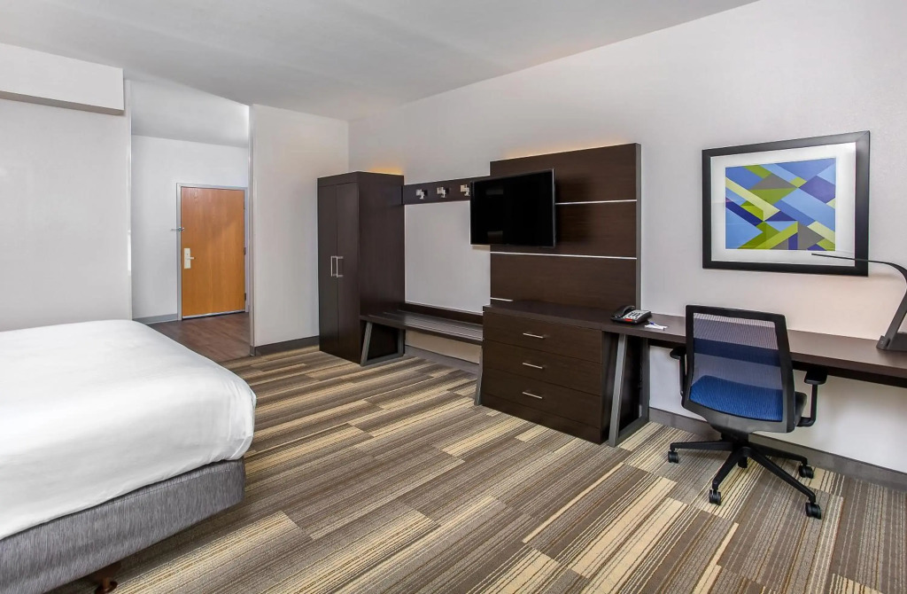 Holiday Inn Express & Suites Morristown by IHG