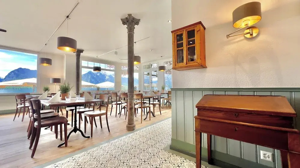 Boutique Hotel & Restaurant Niesenblick - Lakefront rooms with balcony on Lake Thun - SELF CHECK IN & digitale Reception