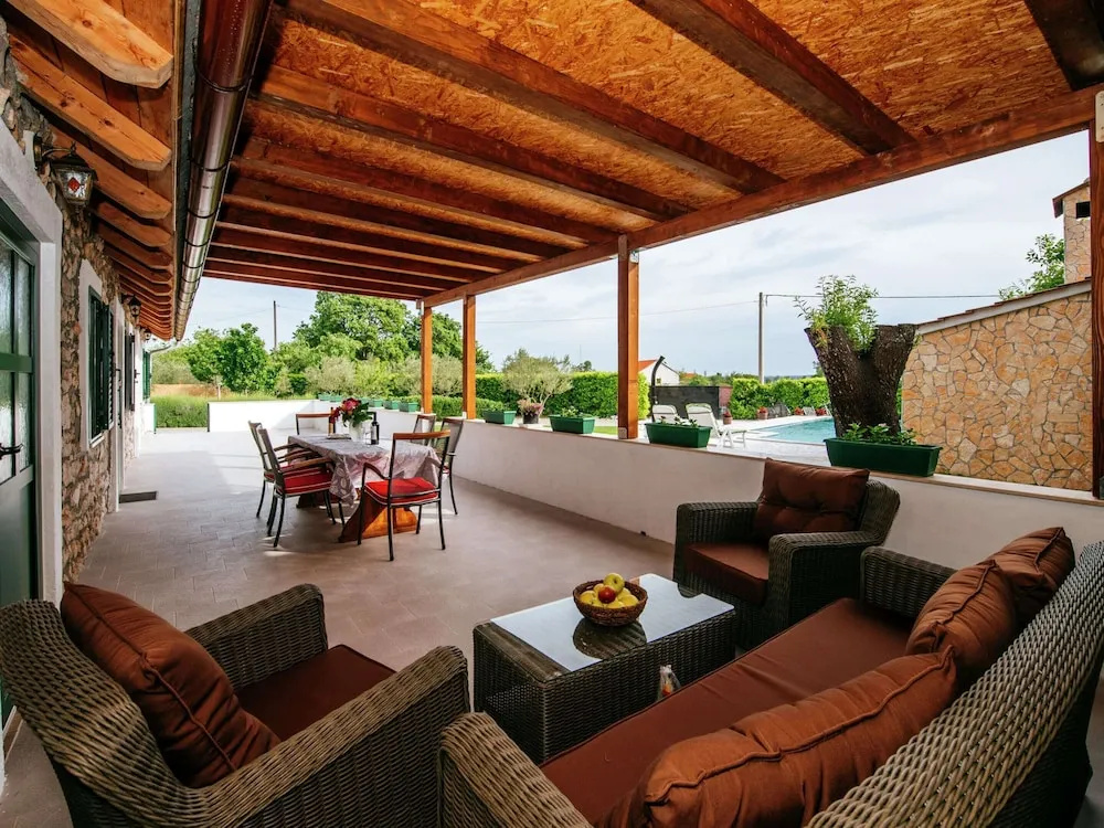 Lovely Holiday Home With Private Infinity Pool