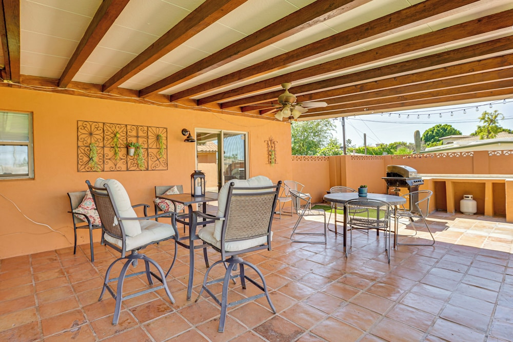 Walkable Uptown Gem! 3 Mi to Phoenix Mtns Preserve