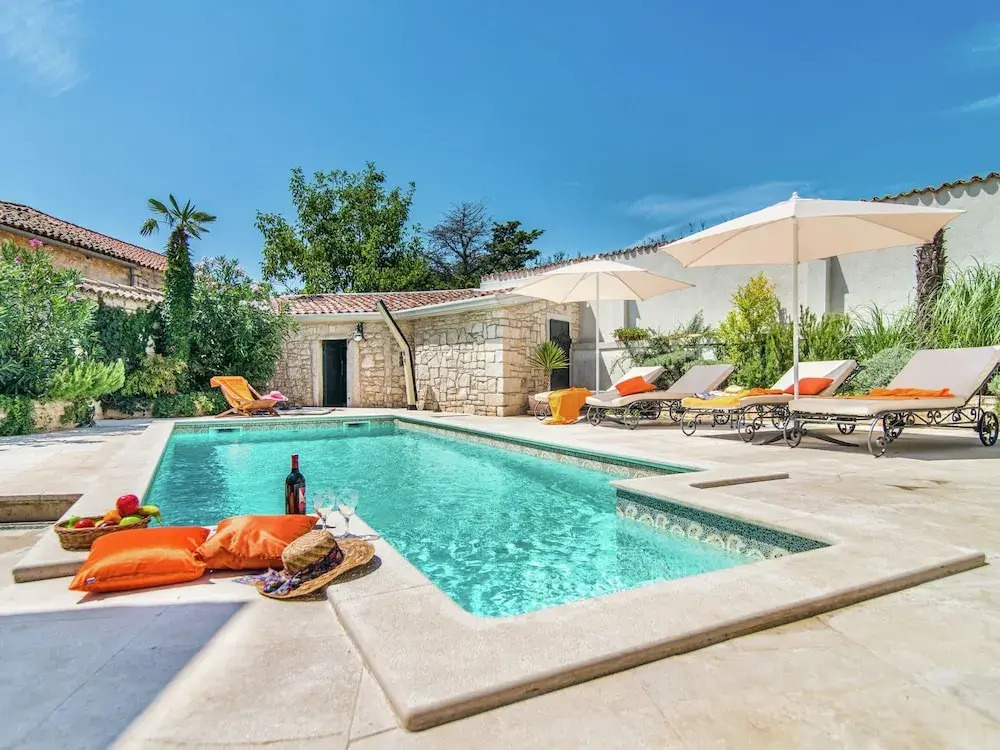 Holiday Home with Swimming Pool near Lim Bay & Beach